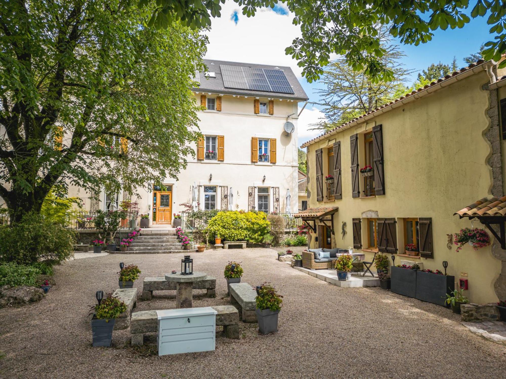 Gites Du Caylar - Chambres Et Appartments Le Caylar Εξωτερικό φωτογραφία